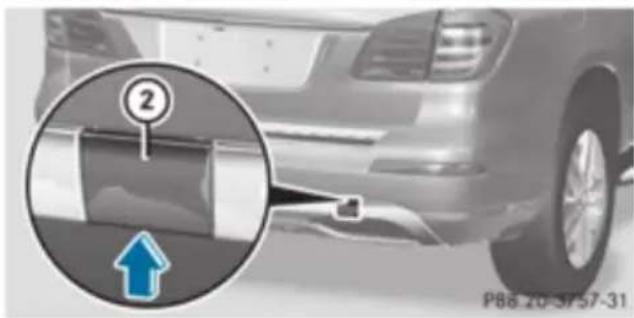 Mercedes-Benz GL (2012) - Fitting the t owing eye - 2
