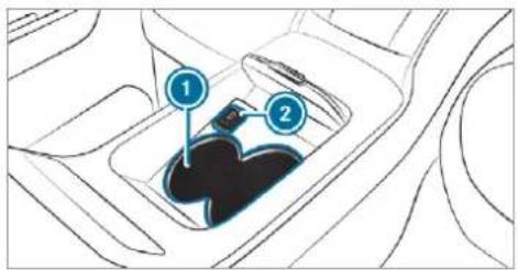Mercedes-Benz GLS (2019) - NOTE Damage to objects in the temperature-controlled cupholder - 4
