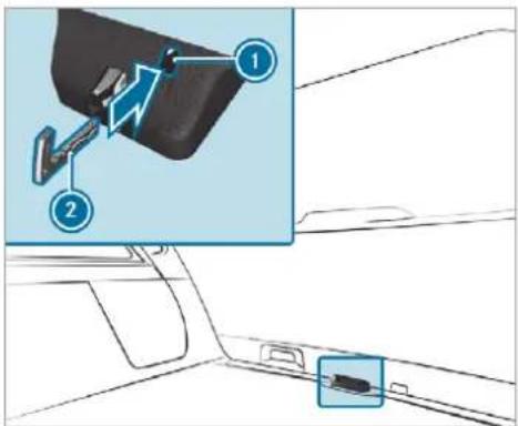 Mercedes-Benz GLS (2019) - Unlocking the tailgate with the emergency key - 1