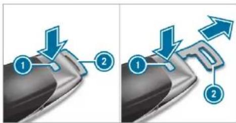 Mercedes-Benz GLS (2019) - Removing/inserting the emergency key - 1