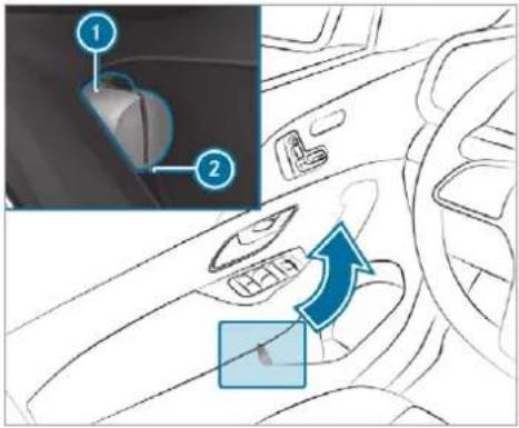 Mercedes-Benz GLS (2019) - Removing the safety vest - 1