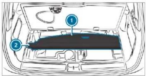 Mercedes-Benz GLS (2019) - Stowing the load compartment cover - 1