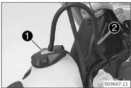 KTM 300 EXC (2020) - Closing the fuel tank filler cap - 1