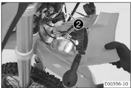 KTM 300 EXC (2020) - Removing the headlight mask with the headlight - 2