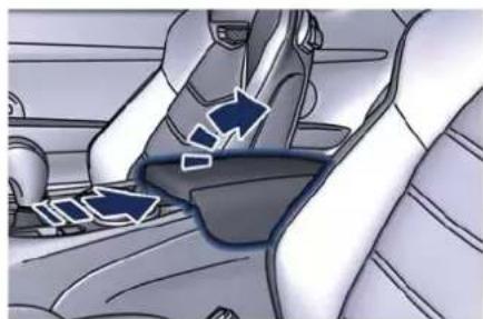 Maserati Granturismo (2019) - GloveCompartmentinside CentralConsole - 1