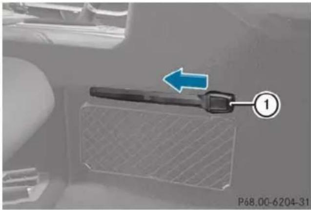 Mercedes-Benz E-Class Sedan (2011) - Cup holder in the rear seat armrest - 2