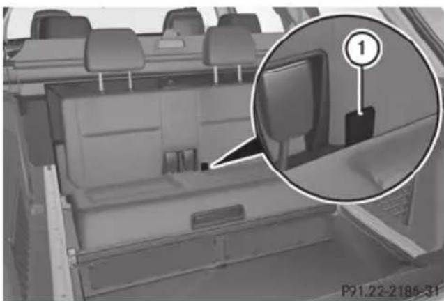 Mercedes-Benz E-Class Sedan (2011) - installing and removing the seat cushion - 3