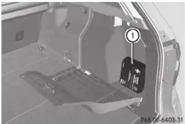 Mercedes-Benz E-Class Sedan (2011) - First-aid kit - 3
