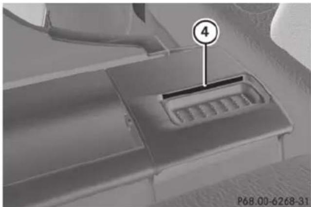 Mercedes-Benz E-Class Sedan (2011) - Installing/removing the combined cargo cover and net - 2