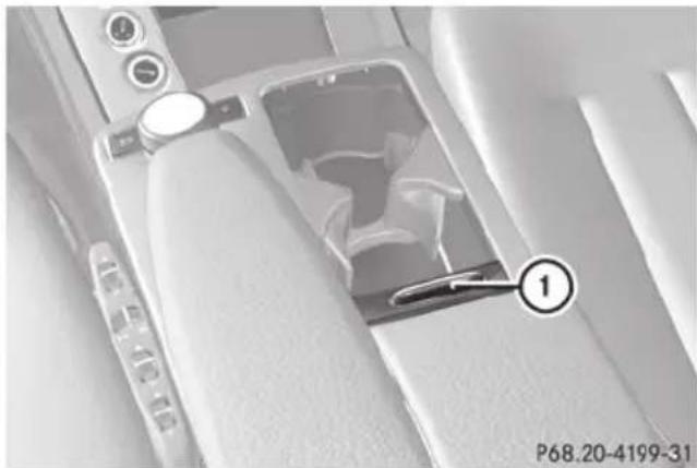 Mercedes-Benz E-Class Sedan (2011) - Cup holder in the front-compartment center console - 1
