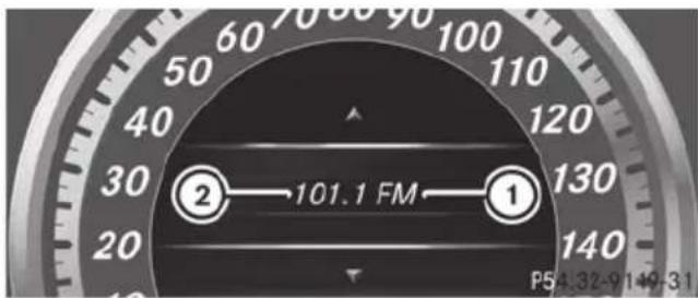 Mercedes-Benz E-Class Sedan (2011) - Selecting a radio station - 1