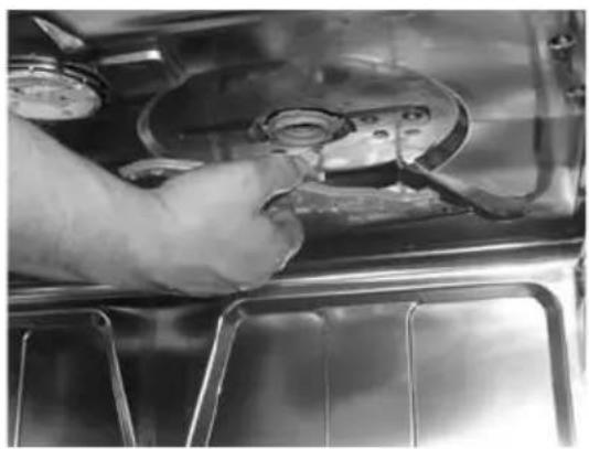 SMEG STH903 - CLEANING THE SPRAY ARMS - 3