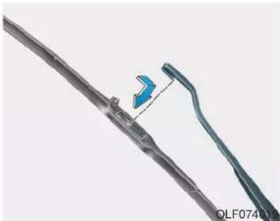 Genesis G70 (2020) - Front windshield wiper blade replacement - 2