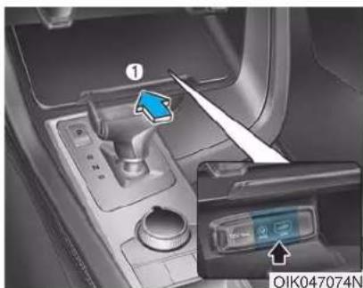 Genesis G70 (2020) - AUX, USB and iPod® Port - 1
