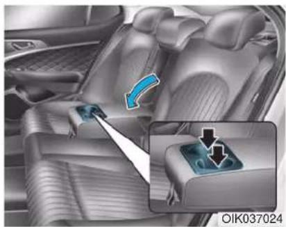 Genesis G70 (2020) - Rear - 1