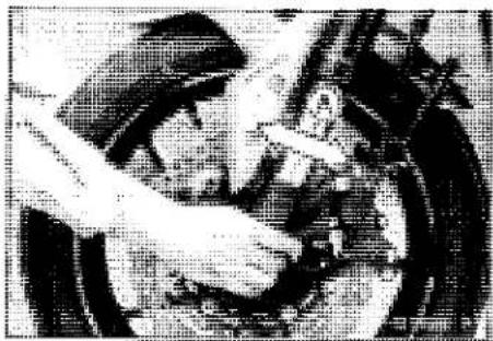 KAWASAKI Z900 (2016) - Steering Play Adjustment - 1
