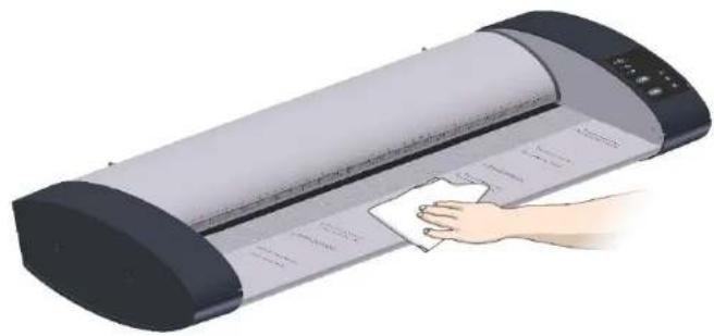 Contex IQ Quattro 44 MFP2GO - Clean the scanner surface - 1