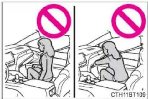 TOYOTA Camry HV (2022) - ■SRS airbag precautions - 1