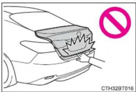 TOYOTA Camry HV (2022) - Using the trunk - 2