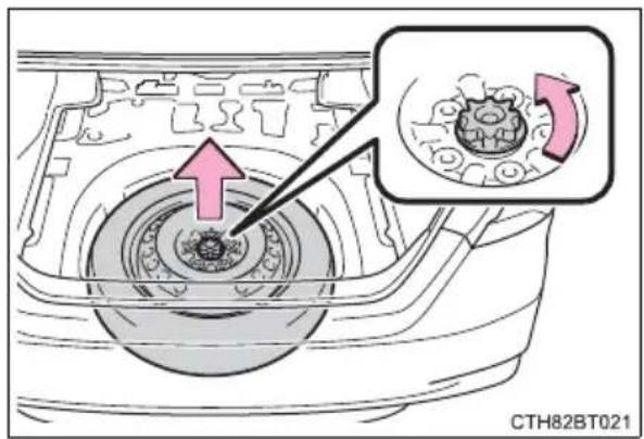 TOYOTA Camry HV (2022) - Taking out the spare tire - 4
