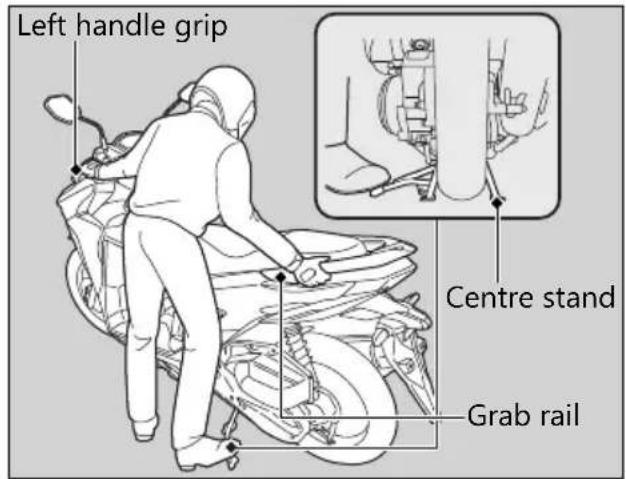 Honda CLICK150i (2021) - Using the centre stand - 1