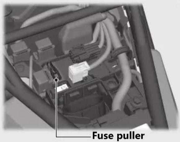 Honda Rebel 300 (2020) - Storage Equipment (Continued) - 1