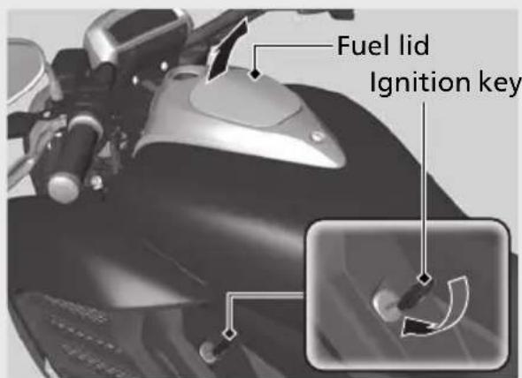 Honda Gold Wing Valkyrie GL1800C (2014) - Refueling - 1