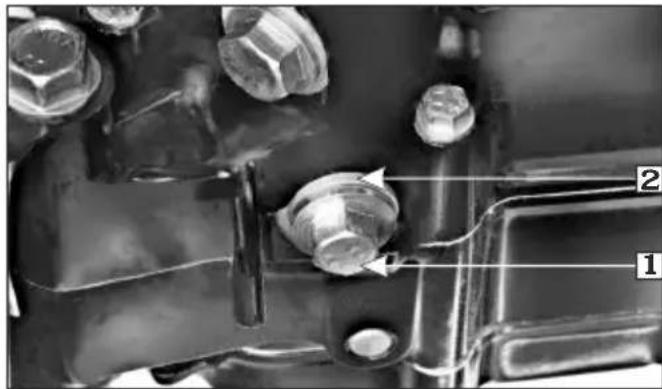 HERO Passion Xpro (2012) - ENGINE OIL REPLACEMENT PROCESS - 1