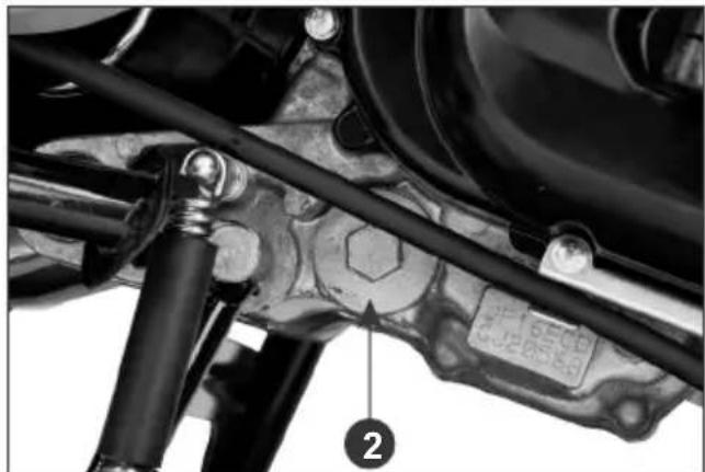 HERO Pleasure (2014) - Engine oil replacement / Oil strainer cleaning - 2
