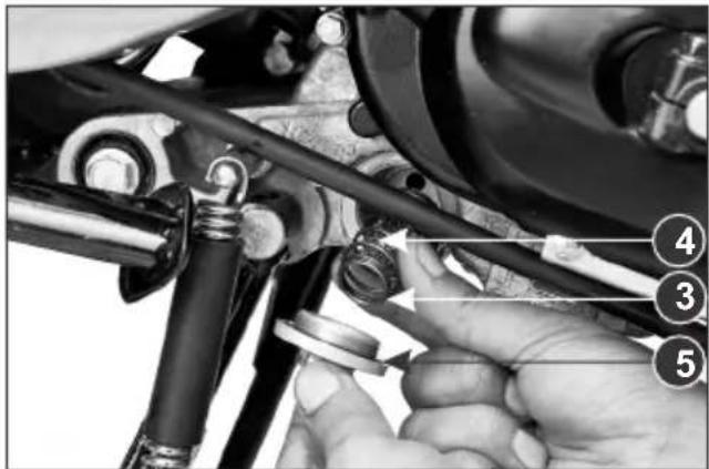 HERO Pleasure (2014) - Engine oil replacement / Oil strainer cleaning - 3