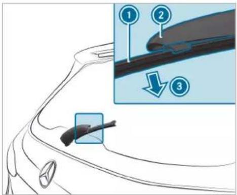 Mercedes-Benz GLE (2022) - Removing the wiper blade - 1