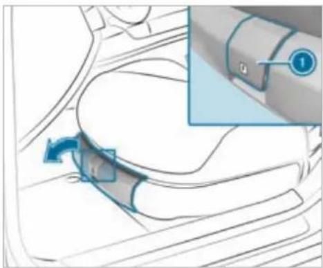 Mercedes-Benz S-Class (2022) - Removing the warning triangle - 4