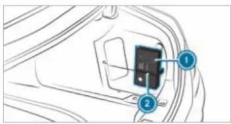 Mercedes-Benz S-Class (2022) - Removing the warning triangle - 3