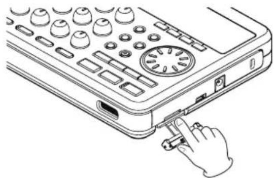 TASCAM DP-008 - Ejecting the card - 1