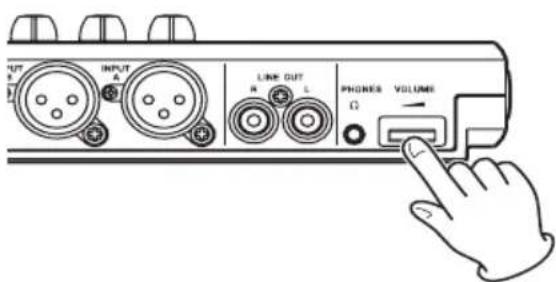 INPUT LINE OUT PHONES VOLUME