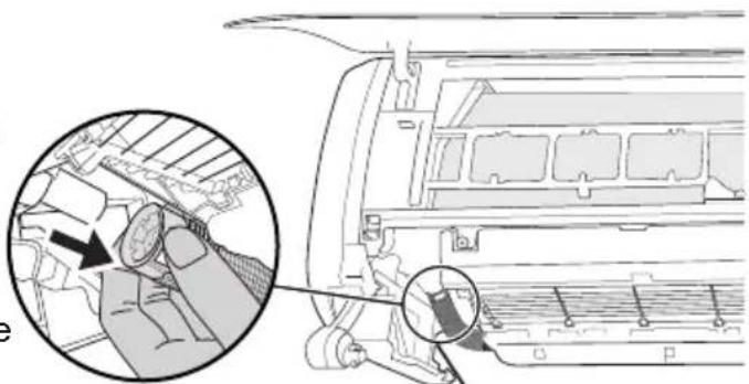 GREE GIST12BXA - Pull out the drainage pipe - 1