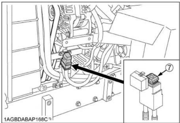 KUBOTA M5N-111HDCC12 - ■Replacing Slow-Blow Fuses - 4