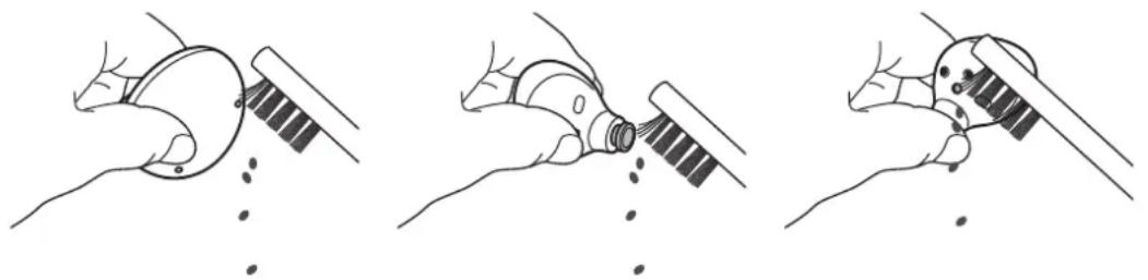 SAMSUNG SM-R177NZKAASA - Cleaning the microphone hole, speaker, and air duct - 1