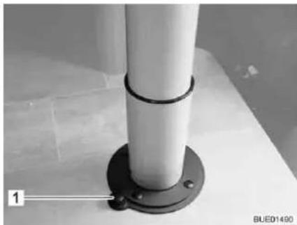 Bürstner Nexxo Van (2014) - Adjusting the table-top - 2