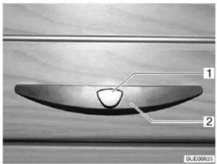 Bürstner Nexxo Van (2014) - Furniture flaps with handle and push button - 1