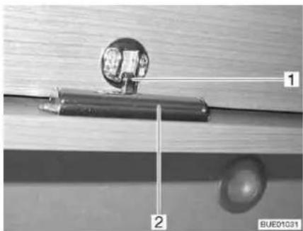 Bürstner Nexxo Van (2014) - Furniture flaps with unlocking bar - 1
