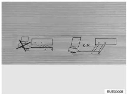Bürstner Nexxo Van (2014) - Electrically operated entrance step (partially special equipment) - 5