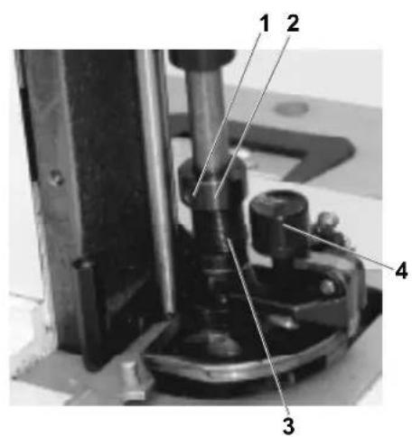 Dürkopp Adler 4181i - Setting of the carried lever stop - 2