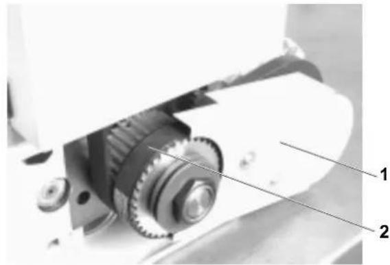Dürkopp Adler 4181i - Setting the tensioning roller of the indented belt - 5