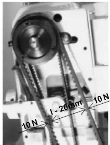 Dürkopp Adler 4181i - Setting the tensioning roller of the indented belt - 3