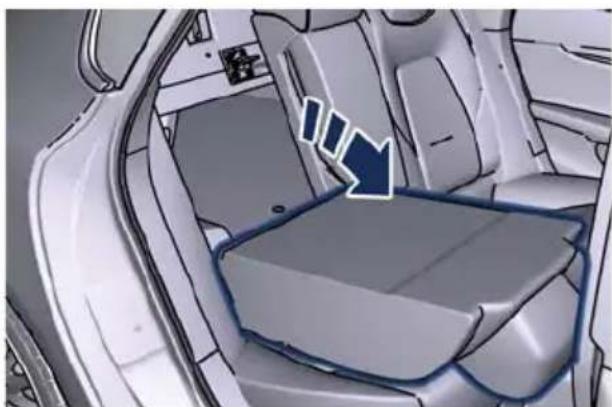 Maserati Quattroporte (2016) - Loadingwithseatbackofrearseatdown - 2
