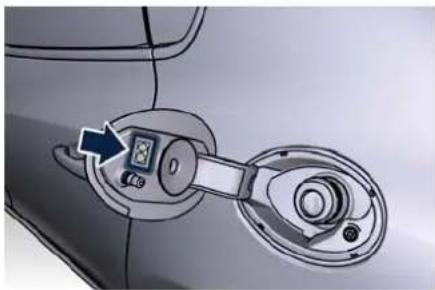Maserati Quattroporte (2022) - Fuel Filler Neck Access - 2