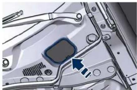 Maserati Quattroporte (2022) - Brake Fluid Level Check - 1