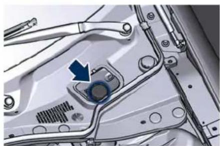 Maserati Quattroporte (2022) - Brake Fluid Level Check - 2