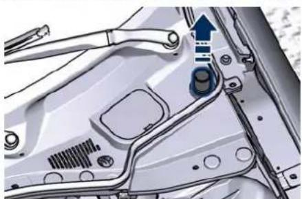 Maserati Quattroporte (2022) - Adding Windshield Washer Fluid - 2